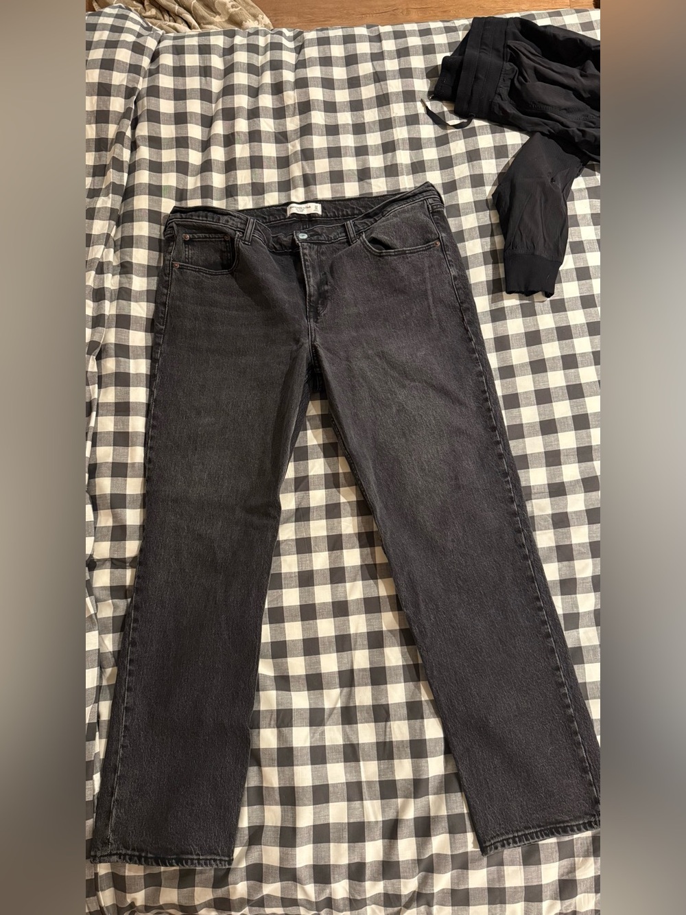 Abercrombie & Fitch Women’s Black The Straight Mid Rise Jeans